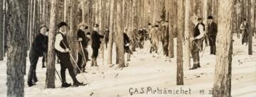 Lusto. Suomen Metsäyhdistyksen kokoelma. Metsätaloudellinen Valistustoimisto. GASin metsämiehet 1928.